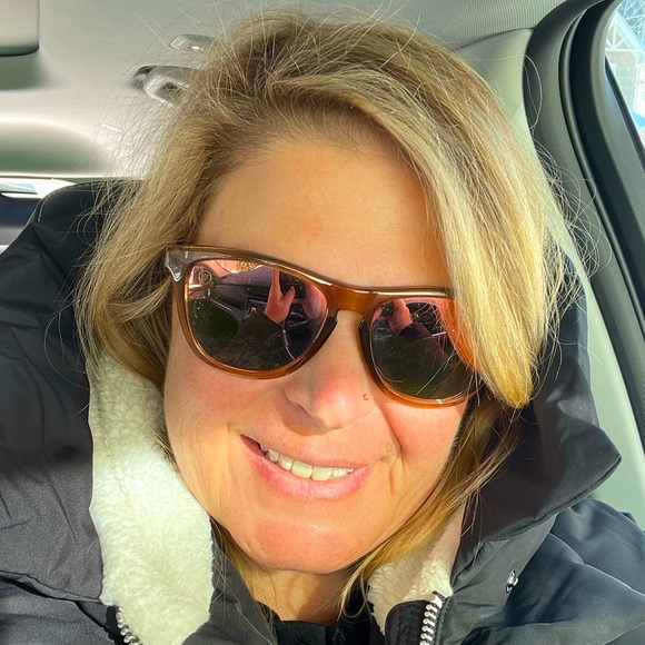 Meet your Posher, Kristen - Picture 1 of 1